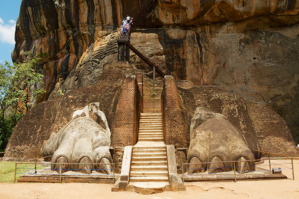 Sigiriya-Lion-rock