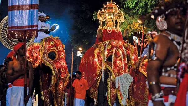 Duruthu Perahera